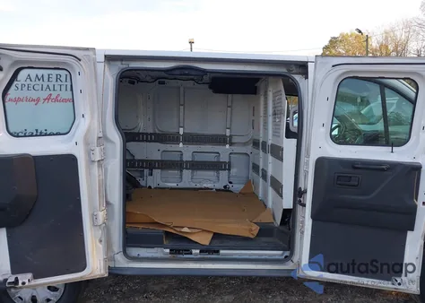 2015 Ford Transit-250 z USA, uszkodzony, nr VIN 1FTNR1ZM3FKB03241